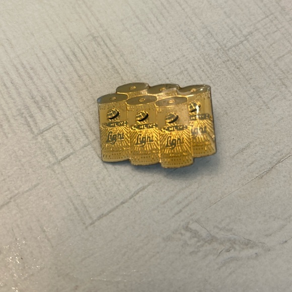 Schlitz beer pin - Picture 1 of 2